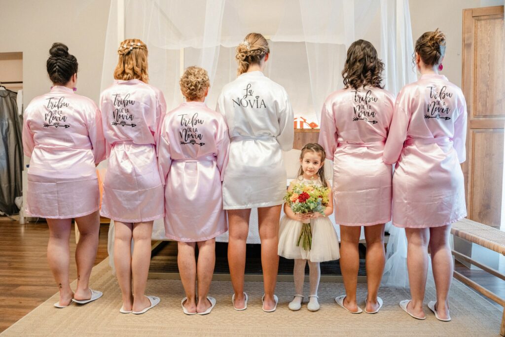 damas de honor de espaldas